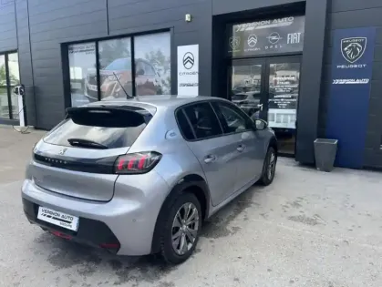 Photo 19 Peugeot 208 II Electrique Allure