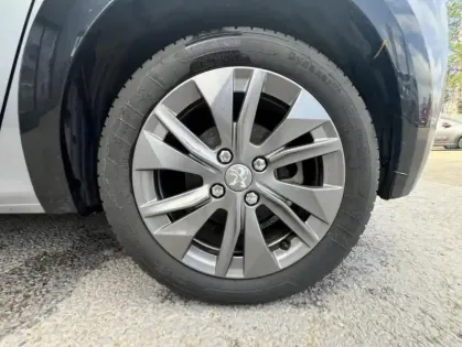 Photo 15 Peugeot 208 II Electrique Allure