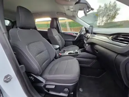 Photo 10 Ford Kuga  2.5 Duratec 190ch FHEV E85 Titanium BVA