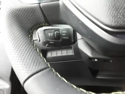 Photo 39 Peugeot 208  Hybrid 110 e-DCS6