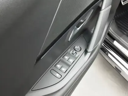 Photo 38 Peugeot 208  Hybrid 110 e-DCS6