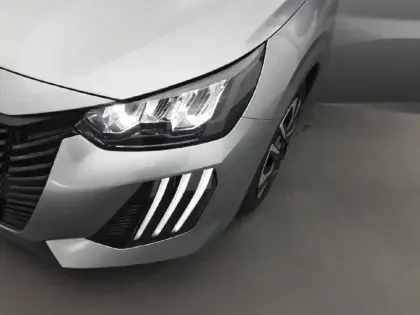 Photo 15 Peugeot 208  PureTech 75 S&S BVM5