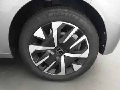 Photo 12 Peugeot 208  PureTech 75 S&S BVM5