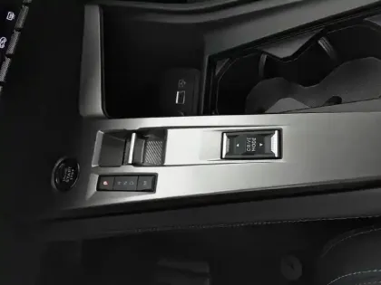 Photo 13 Peugeot 408  Hybrid 136 e-DCS6