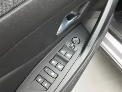 Photo 17 Peugeot 408  Hybrid 136 e-DCS6