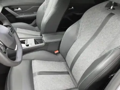 Photo 10 Peugeot 408  Hybrid 136 e-DCS6