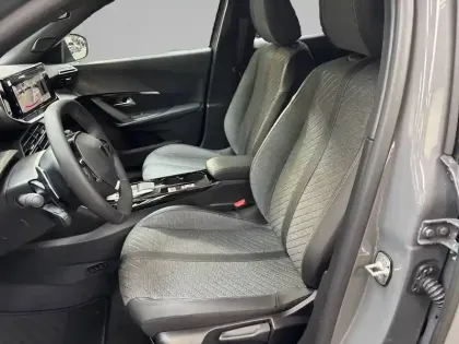 Photo 31 Peugeot 2008  Hybrid 145 e-DCS6