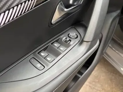 Photo 35 Peugeot 2008  Hybrid 145 e-DCS6