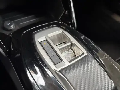 Photo 34 Peugeot 2008  Hybrid 145 e-DCS6