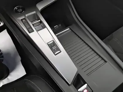 Photo 13 Peugeot 308  PureTech 130ch S&S EAT8