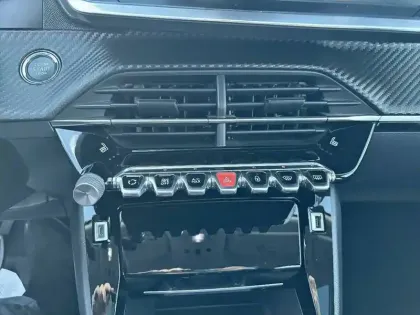 Photo 17 Peugeot 2008  PureTech 100 S&S BVM6