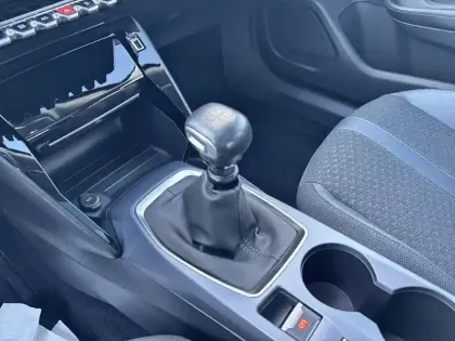 Photo 13 Peugeot 2008  PureTech 100 S&S BVM6