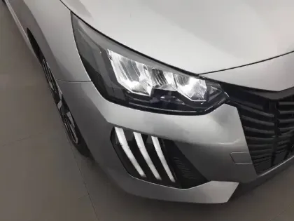 Photo 15 Peugeot 208  PureTech 75 S&S BVM5