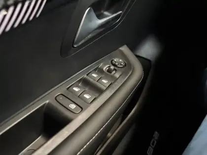 Photo 39 Peugeot 208  Hybrid 110 e-DCS6