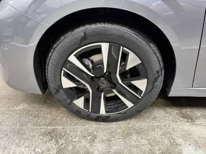 Photo 32 Peugeot 208  Hybrid 110 e-DCS6