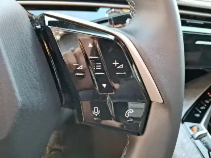 Photo 17 Peugeot 3008  Hybrid 145 e-DCS6