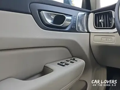 Photo 19 Volvo Xc60  T6 AWD Hybride rechargeable 253 ch+145 ch Geartronic 8