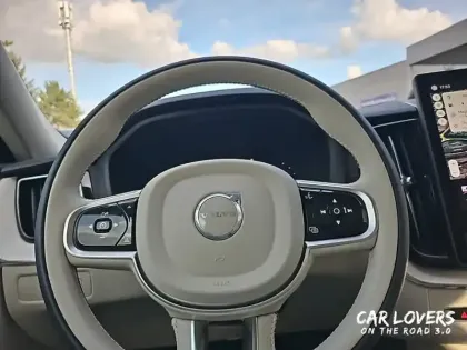 Photo 10 Volvo Xc60  T6 AWD Hybride rechargeable 253 ch+145 ch Geartronic 8