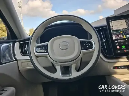 Photo 8 Volvo Xc60  T6 AWD Hybride rechargeable 253 ch+145 ch Geartronic 8