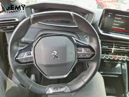 Photo 11 Peugeot 2008  PureTech 130 S&S BVM6