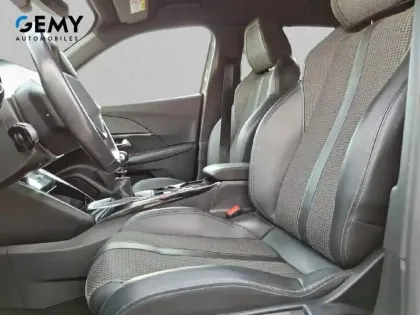 Photo 8 Peugeot 2008  PureTech 130 S&S BVM6