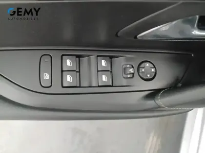 Photo 11 Peugeot 208  PureTech 100 S&S BVM6