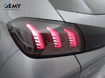 Photo 20 Peugeot 208  PureTech 100 S&S BVM6