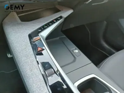 Photo 13 Peugeot 5008  Hybrid 145 e-DCS6