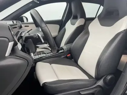 Photo 35 Mercedes Classe A  250 e 8G-DCT