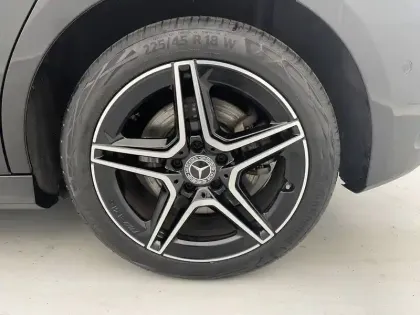 Photo 37 Mercedes Classe A  250 e 8G-DCT