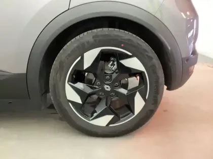 Photo 8 Renault Captur  E-Tech full hybrid 145 ch