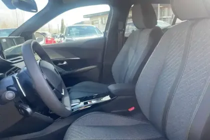 Photo 9 Peugeot 2008  Hybrid 145 e-DCS6