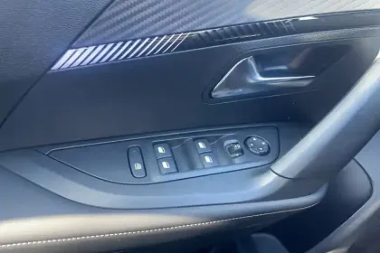 Photo 20 Peugeot 2008  Hybrid 145 e-DCS6