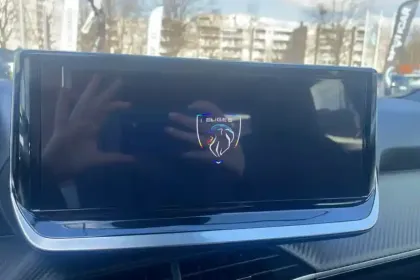 Photo 13 Peugeot 2008  Hybrid 145 e-DCS6