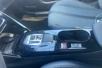 Photo 22 Peugeot 2008  Hybrid 145 e-DCS6