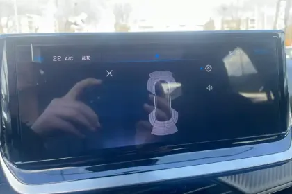 Photo 18 Peugeot 2008  Hybrid 145 e-DCS6