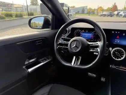 Photo 8 Mercedes GLA  200 d 8G-DCT