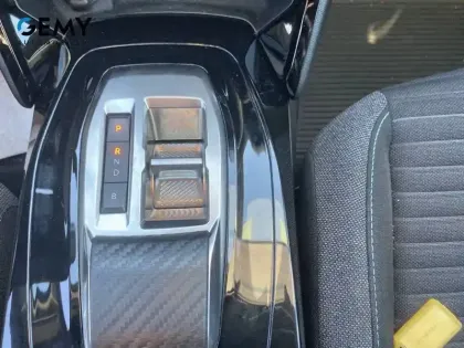 Photo 17 Peugeot 2008  Electrique 136 ch