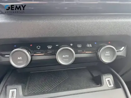 Photo 13 Citroën C4 e- 136 ch Automatique