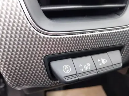 Photo 81 Renault Arkana  E-Tech full hybrid 145 GSR2