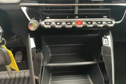 Photo 98 Peugeot 208 Gén. II Ph2 Style 5