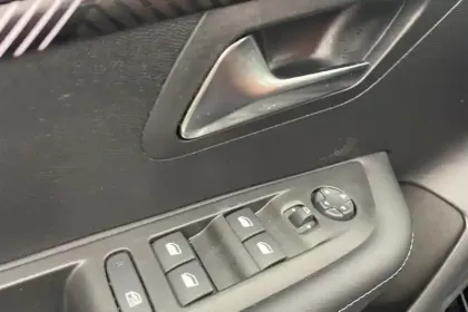 Photo 100 Peugeot 208 Gén. II Ph2 Style 5