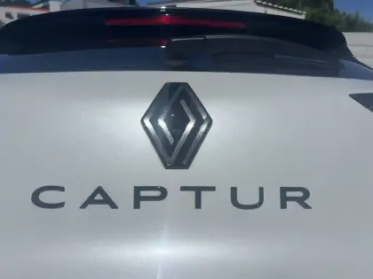 Photo 10 Renault Captur  E-Tech full hybrid 160 ch