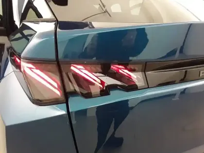 Photo 16 Peugeot 3008  Hybrid 136 e-DCS6