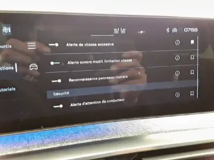 Photo 22 Peugeot 3008  Hybrid 136 e-DCS6