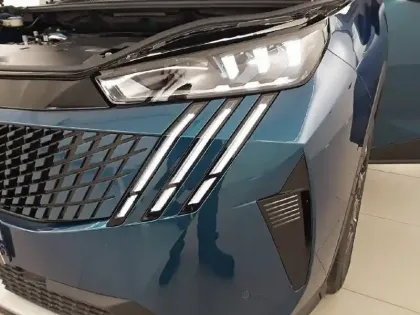 Photo 15 Peugeot 3008  Hybrid 136 e-DCS6