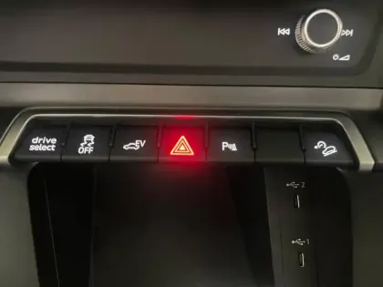 Photo 96 Audi Q3  45 TFSIe 245 ch S tronic 6