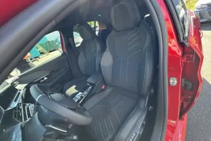 Photo 41 Peugeot 208  Hybrid 145 e-DCS6