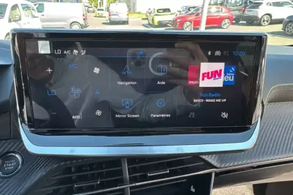 Photo 43 Peugeot 208  Hybrid 145 e-DCS6