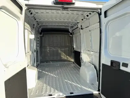 Photo 8 Peugeot Boxer  FGN 3.0 T L2H2 120 S&S BVM6